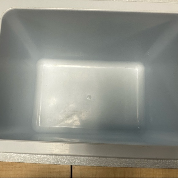 VTG 1990 Rubbermaid Totally‎ Hot! Tote 6 Cooler 1.5 Gal Pink/White Retro 90s - Picture 11 of 11